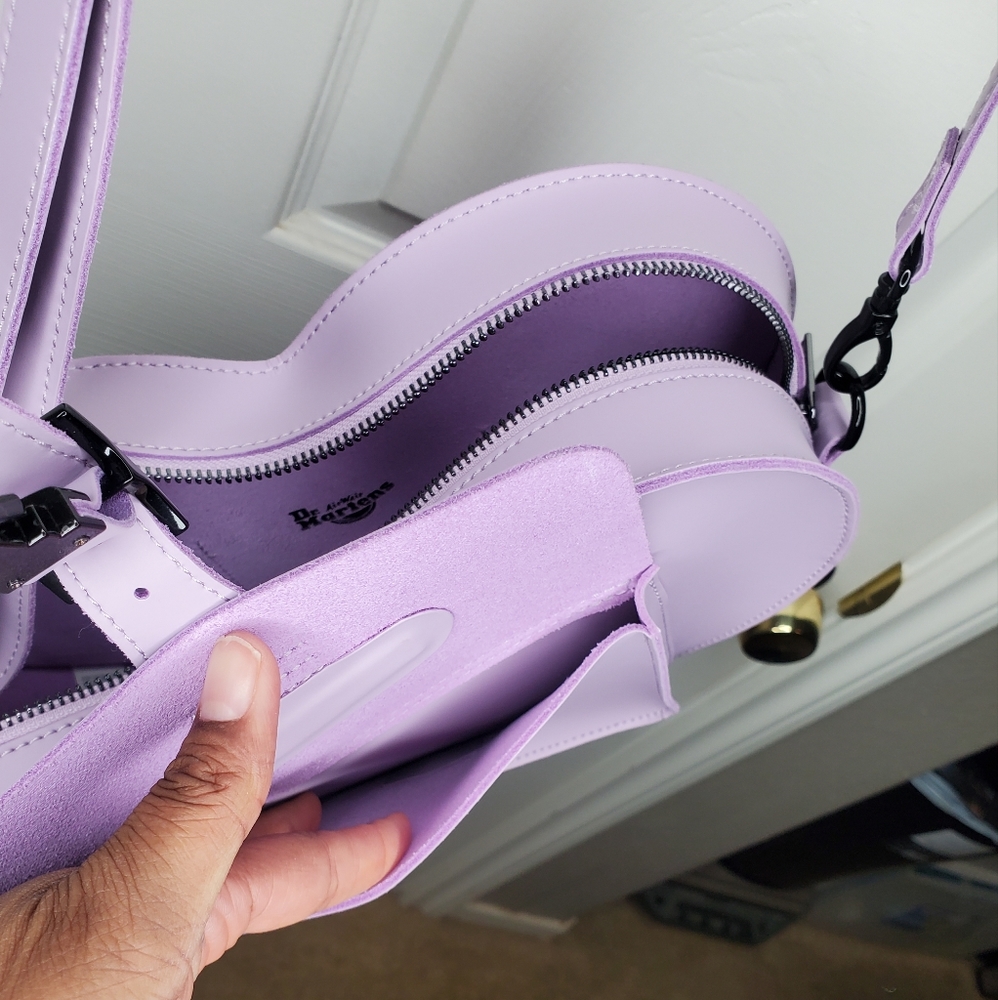 Dr. Martens Heart Shaped bag in color Lilac - Picture 5 of 6